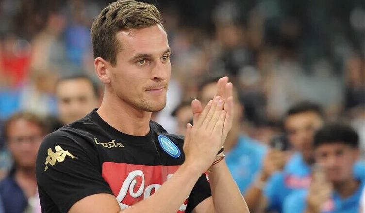 Per l’Ajax e l’agente di Milik, il Napoli avrebbe pagato 33 milioni Per l’Ajax e l’agente di Milik, il Napoli avrebbe pagato 33 milioni