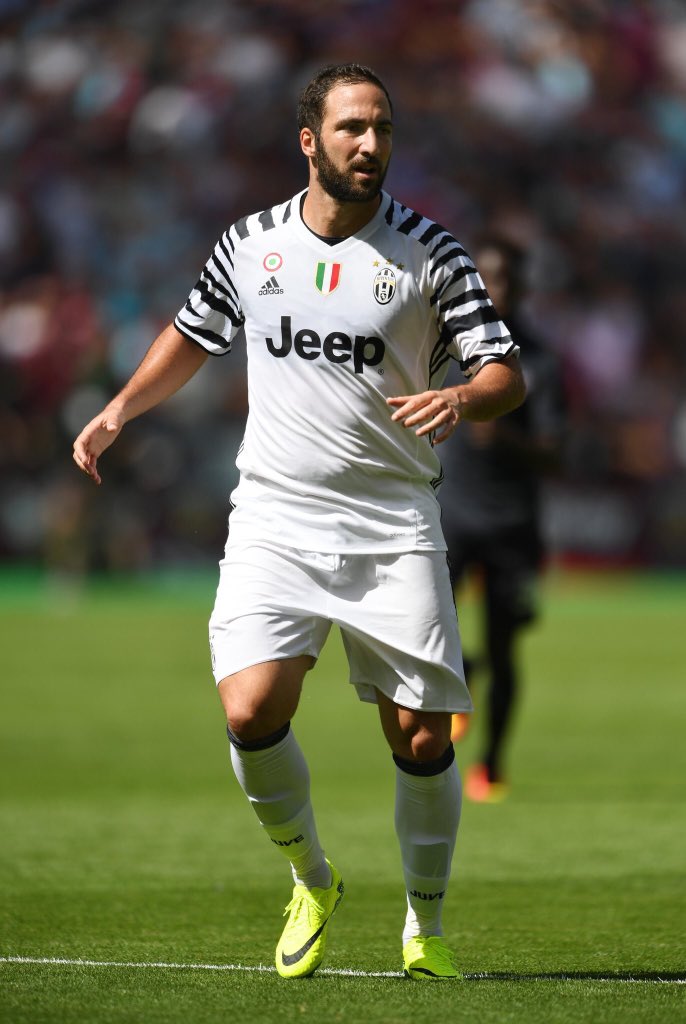 La Juventus batte 3-2 il West Ham. “Prima” di Higuain (non tocca palla, in peso forma)