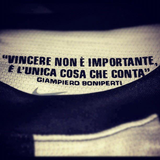 «Noi vogliamo vincere, noi dobbiamo vincere»: la “juventinizzazione” dei tifosi del Napoli