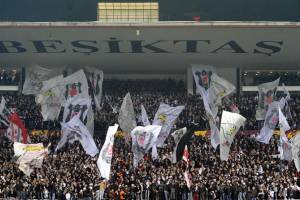 Champions League, cambia l’orario di Besiktas-Napoli (si gioca alle 18.45) item-thumbnail