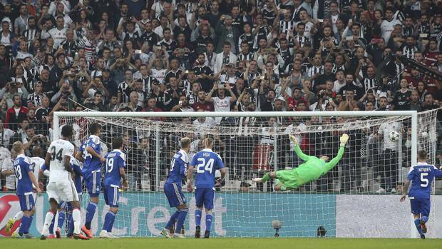 La serata di Champions: Besiktas e Dinamo Kiev aiutano il Napoli, Simeone batte Ancelotti La serata di Champions: Besiktas e Dinamo Kiev aiutano il Napoli, Simeone batte Ancelotti