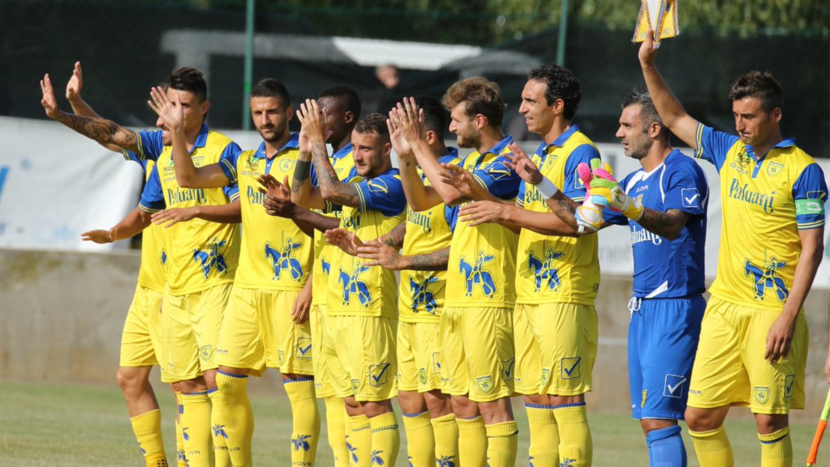 La storia del Chievo (e della rivalità con l’Hellas) nel gialloblu delle maglie