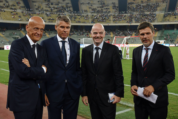 Italia-Francia, la prima volta della moviola in campo. Infantino: «Abbiamo fatto la storia»