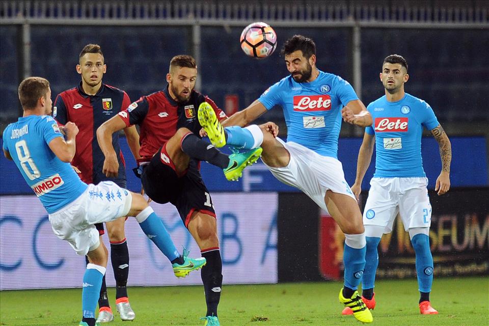 Elongazione per Albiol, potrebbe rientrare per Napoli-Roma