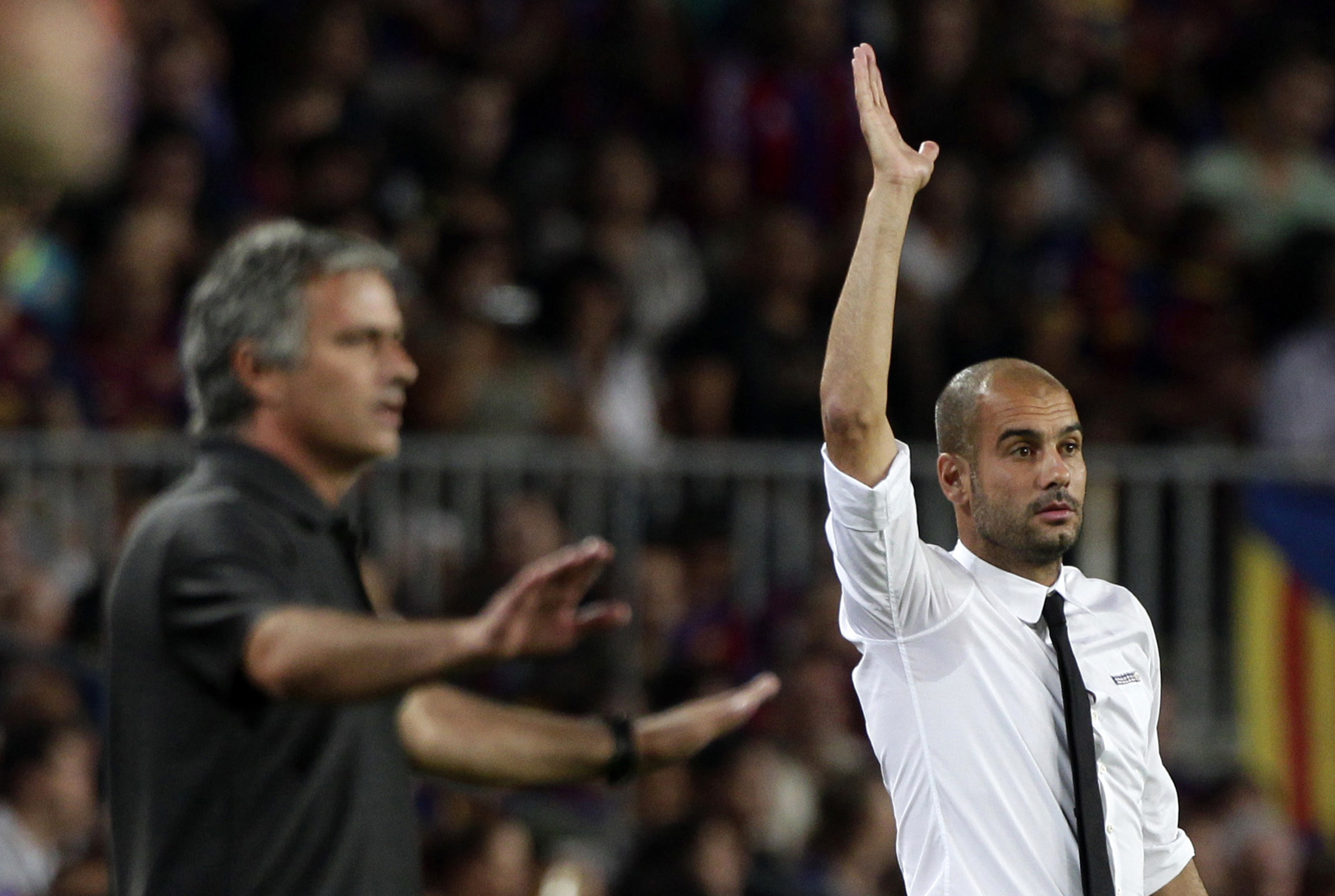 Guardiola gongola, Mou contro i suoi e l’arbitro Clattenburg: «Mancano due rigori e un rosso»