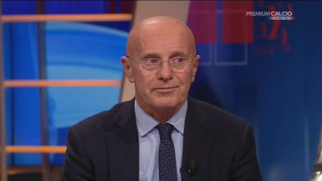 Elogio di Arrigo Sacchi e del salotto di Mediaset Premium: si parla di calcio (incredibile!) Elogio di Arrigo Sacchi e del salotto di Mediaset Premium: si parla di calcio (incredibile!)