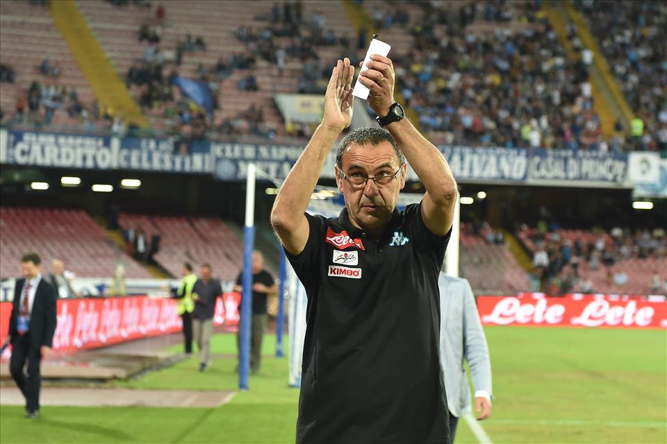 Sarri: «Mai ritratto la mano a De Laurentiis, cinque cambi per le energie mentali»