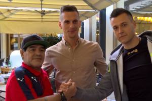Milik incontra Maradona: una foto e gli auguri di pronta guarigione item-thumbnail