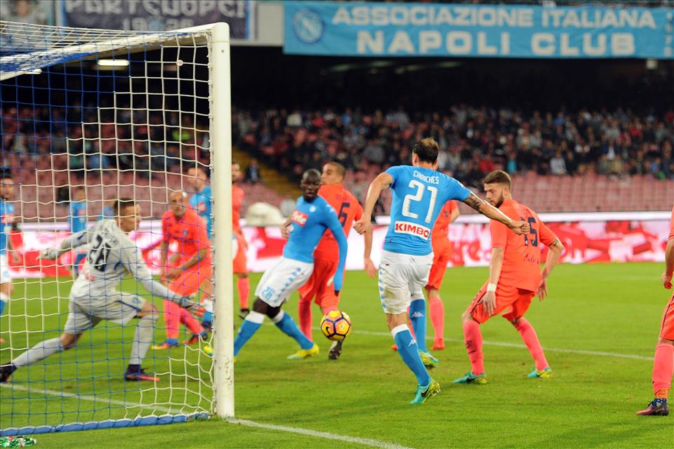 Il nuovo amore tra il Napoli e le palle inattive: già sei gol tra corner e punizioni