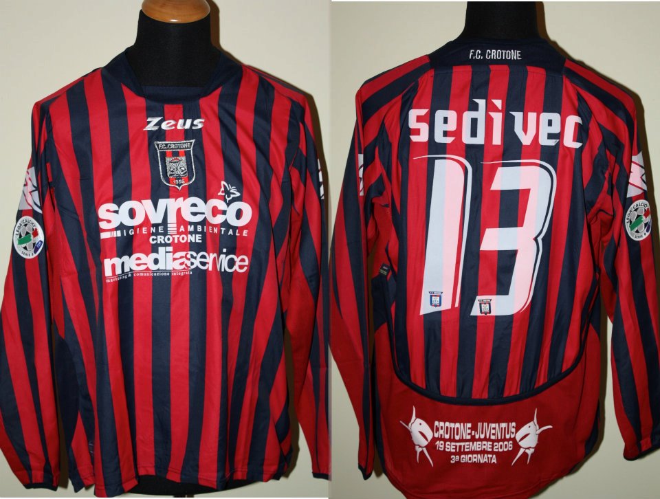 L’ultimo Crotone-Napoli è un’agonia: sei difensori in campo, segnano Giampaolo e Sedivec L’ultimo Crotone-Napoli è un’agonia: sei difensori in campo, segnano Giampaolo e Sedivec
