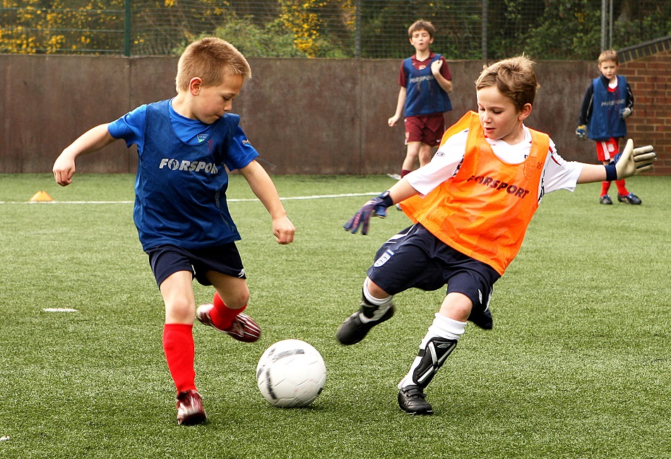 La bellezza di insegnare calcio ad Armando un bambino di sette anni