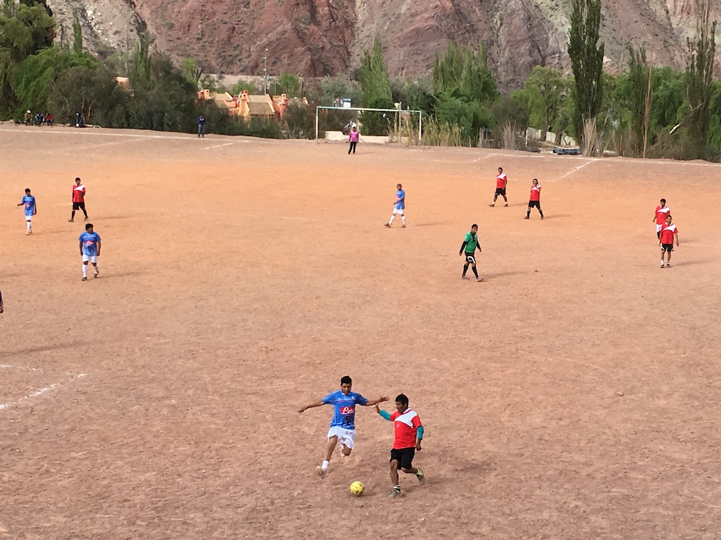 Sulle Ande argentine si gioca a calcio con la maglia del Napoli