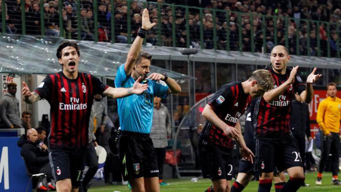 A Sky non parlano di arbitri, stanno parlando di Rizzoli da ieri sera A Sky non parlano di arbitri, stanno parlando di Rizzoli da ieri sera