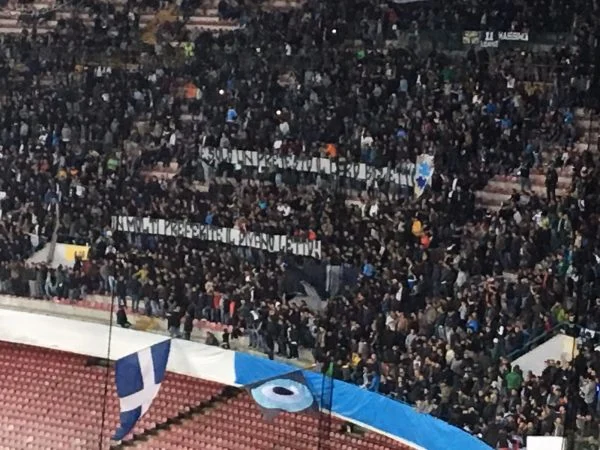 Striscione in Curva A per Napoli-Lazio