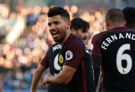 Aguero ribalta il Burnley, doppietta e 2-1 per il City: Guardiola è primo in attesa di Conte Aguero ribalta il Burnley, doppietta e 2-1 per il City: Guardiola è primo in attesa di Conte