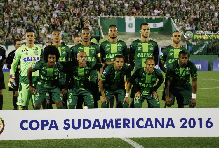 Incidente aereo in Colombia, sul volo tutta la squadra della Chapecoense: 76 morti e 5 sopravvissuti