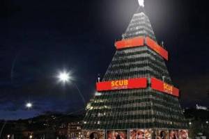 N’Albero, ovvero un soprintendente salverà Napoli dagli eterni Funiculì Funiculà item-thumbnail