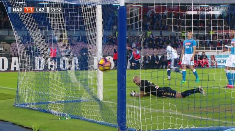 Il portiere del Napoli Pepe Reina