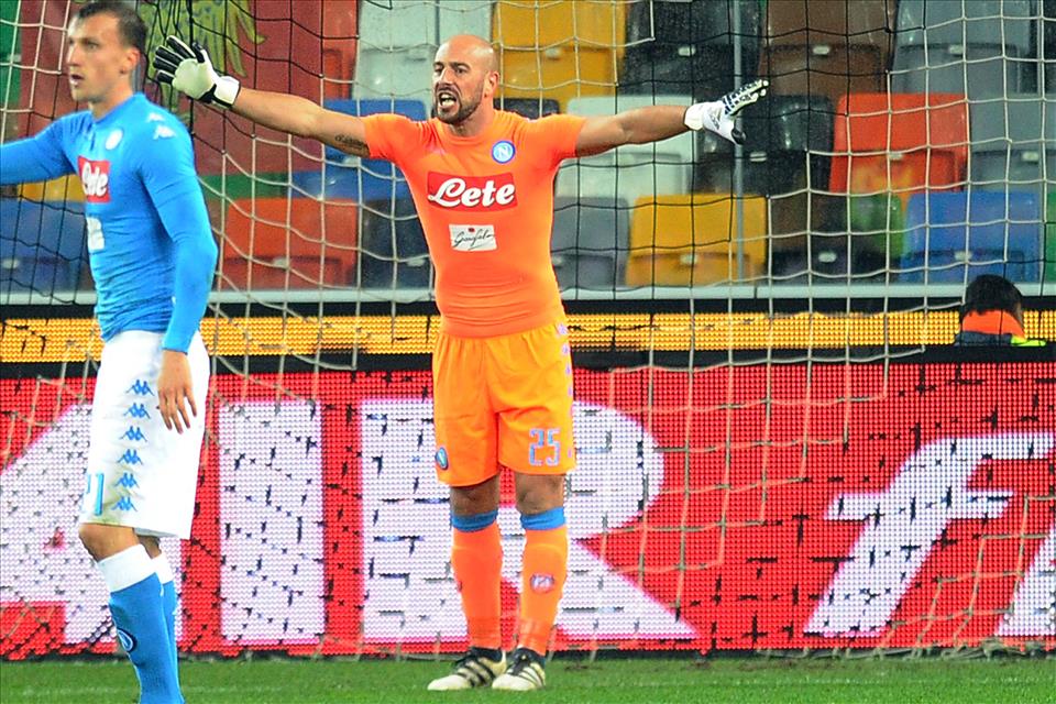 Il tweet del Napoli: Reina ha accusato un’elongazione del muscolo soleo