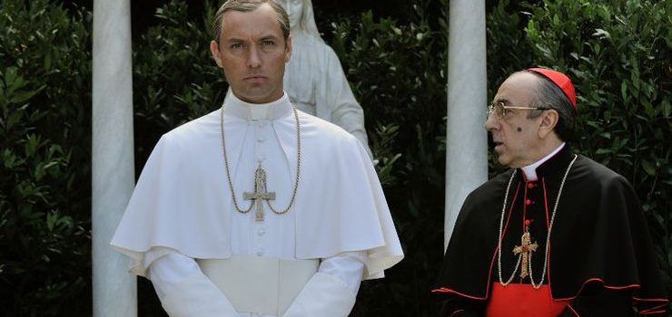 The Young Pope non crede in dio. Nemmeno Voiello crede nel Napoli