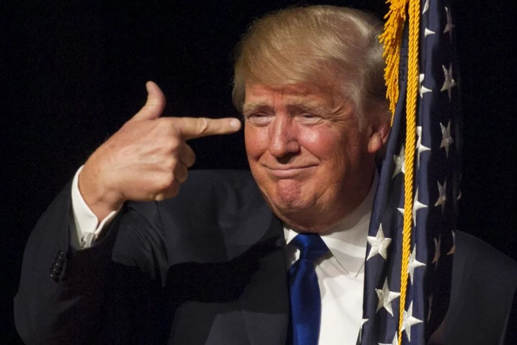 Trump che beffa: il Messico batte gli Usa a Houston e l’ambasciatore indossa la maglia della Nazionale per scommessa Trump che beffa: il Messico batte gli Usa a Houston e l’ambasciatore indossa la maglia della Nazionale per scommessa