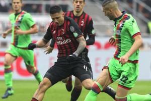 Lapadula nel finale, Montella rimonta il Crotone: 2-1 per il Milan, di nuovo a -4 dalla Juve item-thumbnail