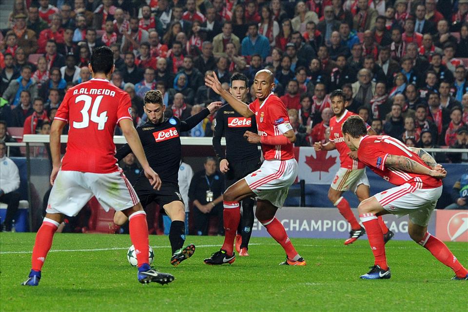 I cinque gesti tecnici di Benfica-Napoli: Mertens superstar, Hamsik maestro