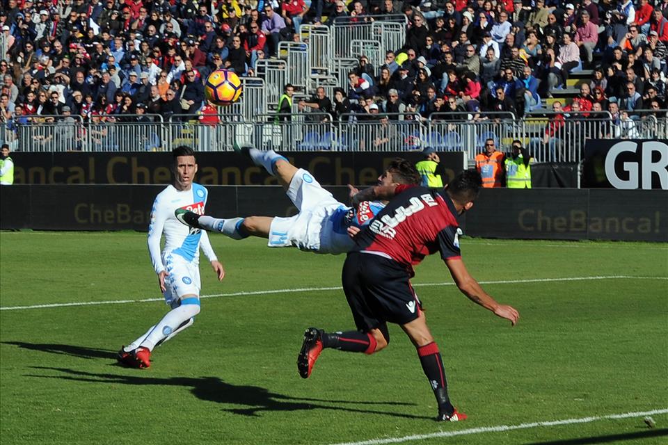 Il Napoli a Cagliari come me quando svuoto la lavastoviglie: organizzato, sincronizzato