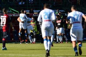 Un Napoli da favola, 5-0 al Cagliari: tre volte Mertens, Hamsik e Zielinski item-thumbnail