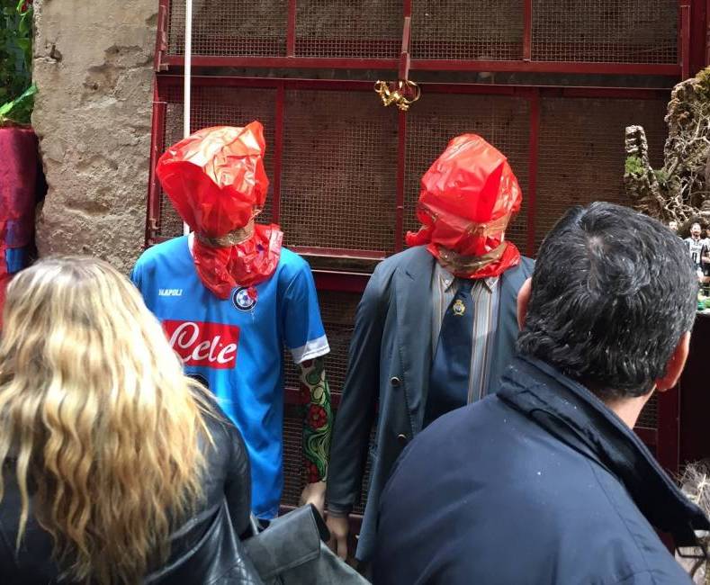 A San Gregorio Armeno pastori “incappucciati” per eccesso di selfie