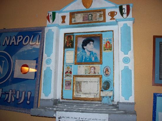 Dimenticare, a Napoli, è la vera avanguardia. Solo il Napoli non vive nel memoriale Dimenticare, a Napoli, è la vera avanguardia. Solo il Napoli non vive nel memoriale