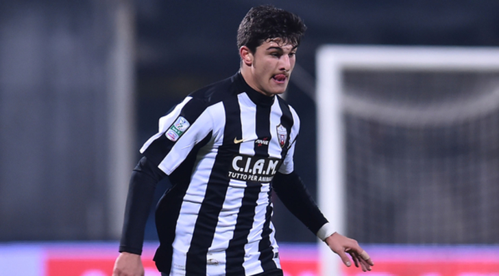 Mercato: l’indecisione dell’Ascoli su Orsolini (che va alla Juve), il prestito in Premier di Gabbiadini Mercato: l’indecisione dell’Ascoli su Orsolini (che va alla Juve), il prestito in Premier di Gabbiadini