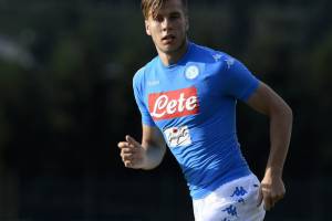 Napoli-Fiorentina, i convocati di Sarri: Milik e Chiriches ancora out, ci sono Lasicki e Milanese item-thumbnail
