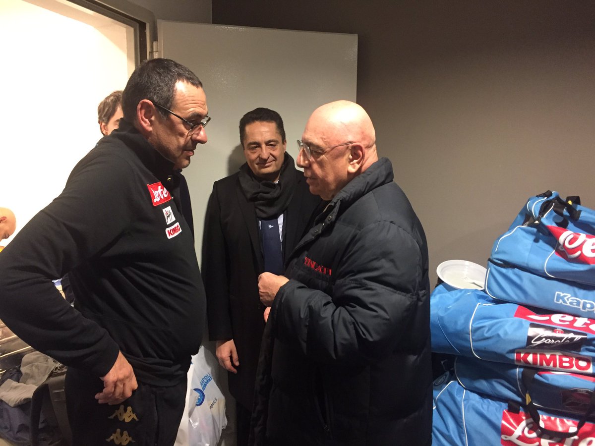 FOTO – I complimenti di Galliani a Sarri nello spogliatoio