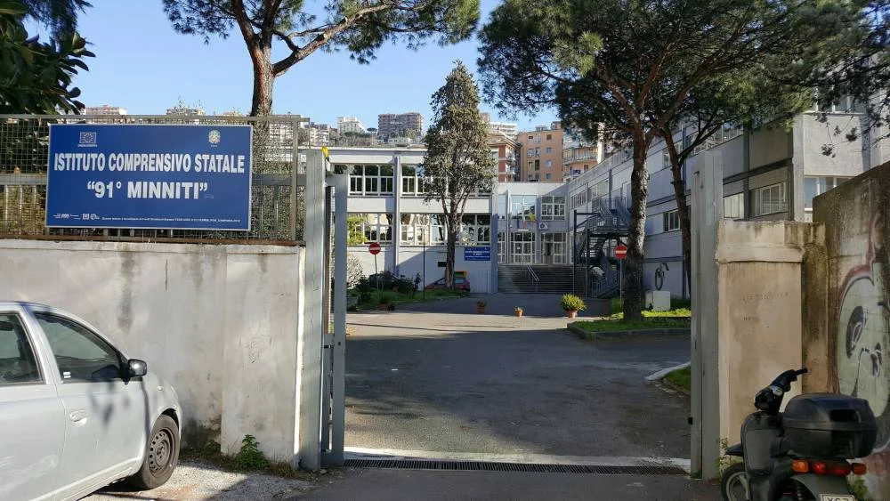 Minniti ingresso principale