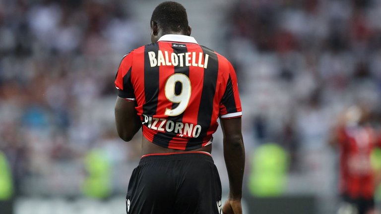 Balotelli contro i tifosi del Bastia: «Ma il razzismo è legale in Francia?»
