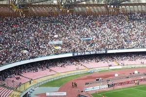 Il ragazzo aggredito (con la fidanzata) per il pallone di Hamsik: «Quanta indifferenza, ora ci accusano di rovinare l’immagine di Napoli» item-thumbnail