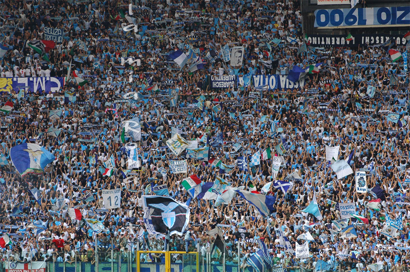 Saluti fascisti, la Uefa chiude la Curva Nord della Lazio