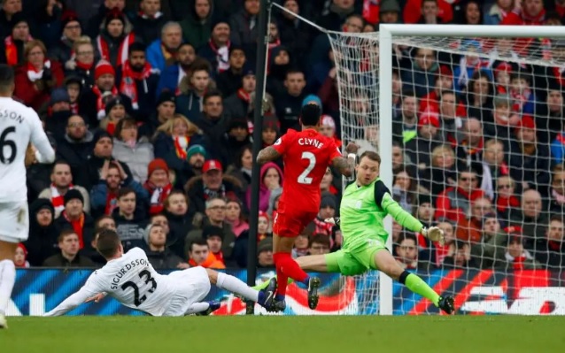 Il regalo a Conte di Llorente (e dello Swansea): Liverpool battuto in casa 3-2