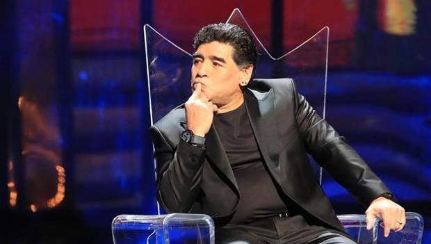 Il 5 luglio Maradona cittadino onorario di Napoli. Diego un limone da spremere fino all’ultimo