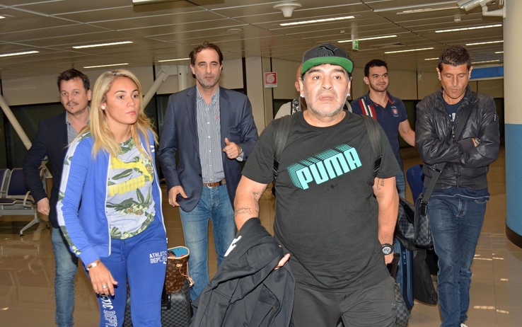 Maradona interrogato dalla polizia spagnola, potrebbe aver aggredito la fidanzata Rocio