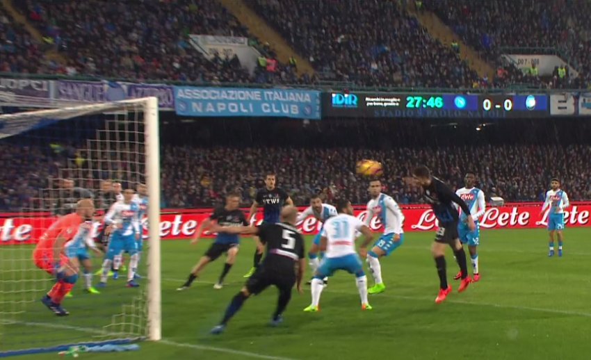 La difesa è il vero problema del Napoli: subiti 8 gol in più rispetto all’anno scorso La difesa è il vero problema del Napoli: subiti 8 gol in più rispetto all’anno scorso