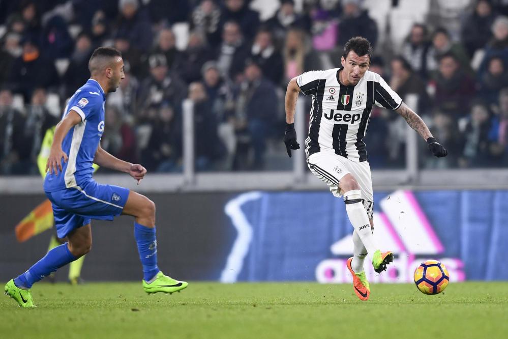 Juventus, la corsa continua: 2-0 all’Empoli, autogol di Skorupski e Alex Sandro