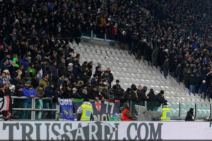 “La curva è nostra e la gestiamo noi. Qua non vi sedete”, daspo a cinque ultrà della Juventus item-thumbnail