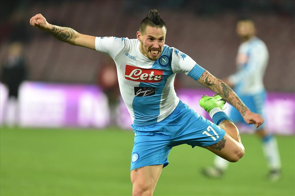 Chievo-Napoli 1-3, magia di Insigne poi Hamsik e Zielinski. Finale in sofferenza Chievo-Napoli 1-3, magia di Insigne poi Hamsik e Zielinski. Finale in sofferenza