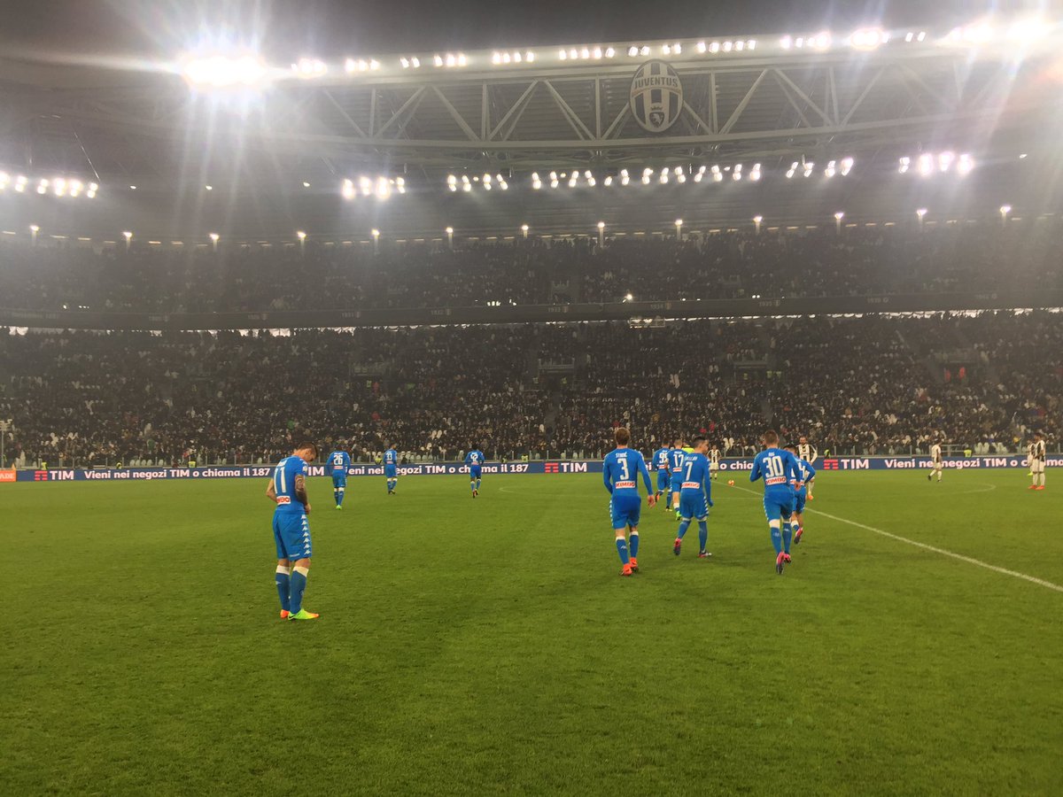 Si parlerà solo di arbitri ma il Napoli è vivo. Ottimo primo tempo, leggerezze nel secondo