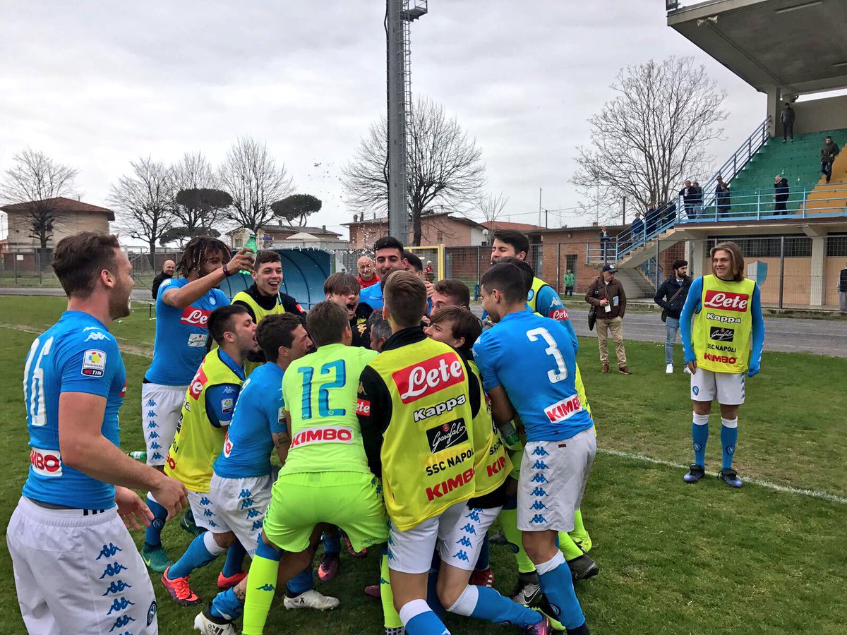 Viareggio, doppietta di Leandrinho. Il Napoli vince il girone e va agli ottavi