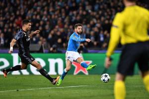 I cinque gesti tecnici di Napoli-Real Madrid: il gol “alla mano”, il terzo tempo di Ramos item-thumbnail