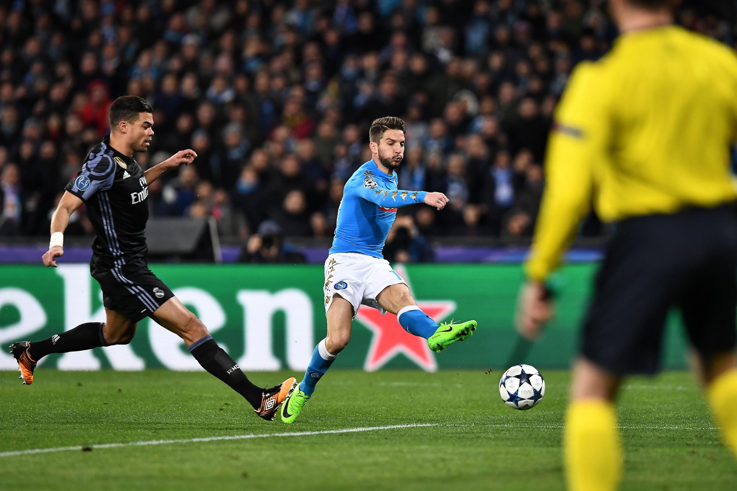 I cinque gesti tecnici di Napoli-Real Madrid: il gol “alla mano”, il terzo tempo di Ramos I cinque gesti tecnici di Napoli-Real Madrid: il gol “alla mano”, il terzo tempo di Ramos