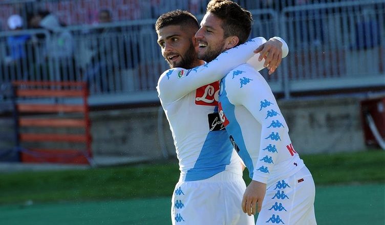 Napoli show: 3-1 al Cagliari, secondo posto. Superati i cento gol, 30 di Mertens. Hamsik sontuoso